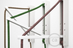 pinocchio-supporto-a-muro-regolabile-in-legno-verniciato-bianco-per-lampade-a-sospensione-2