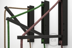 pinocchio-supporto-a-muro-regolabile-in-legno-verniciato-nero-per-lampade-a-sospensione-1